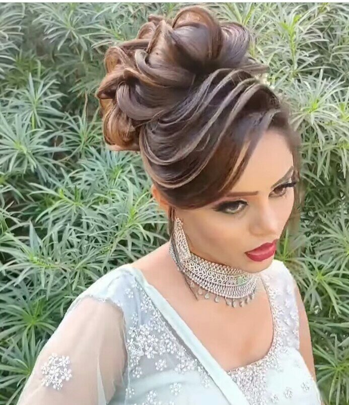 Western bridal hairstyle with juda white dress bride hair style – kshees  hairstyles by zoya ali butt